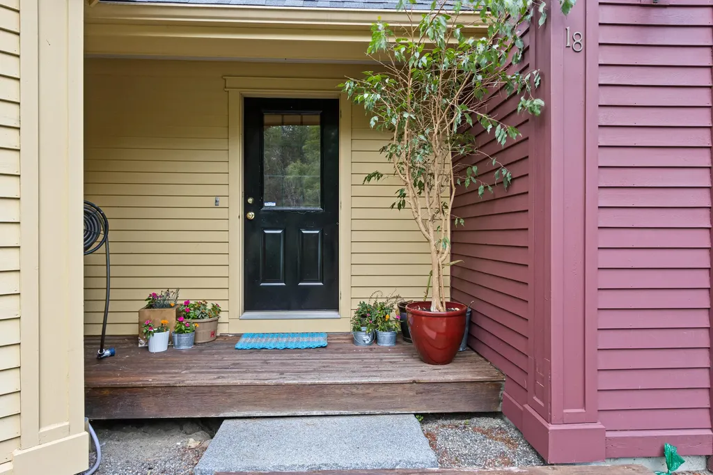 18 Kimberley Circle Brunswick ME 04011