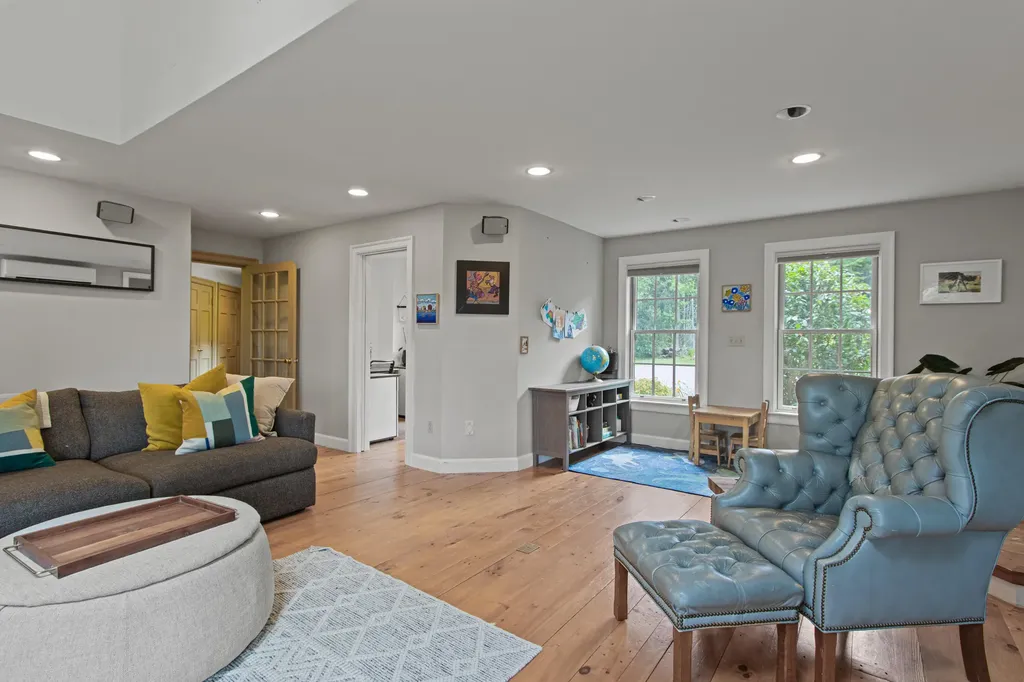 18 Kimberley Circle Brunswick ME 04011