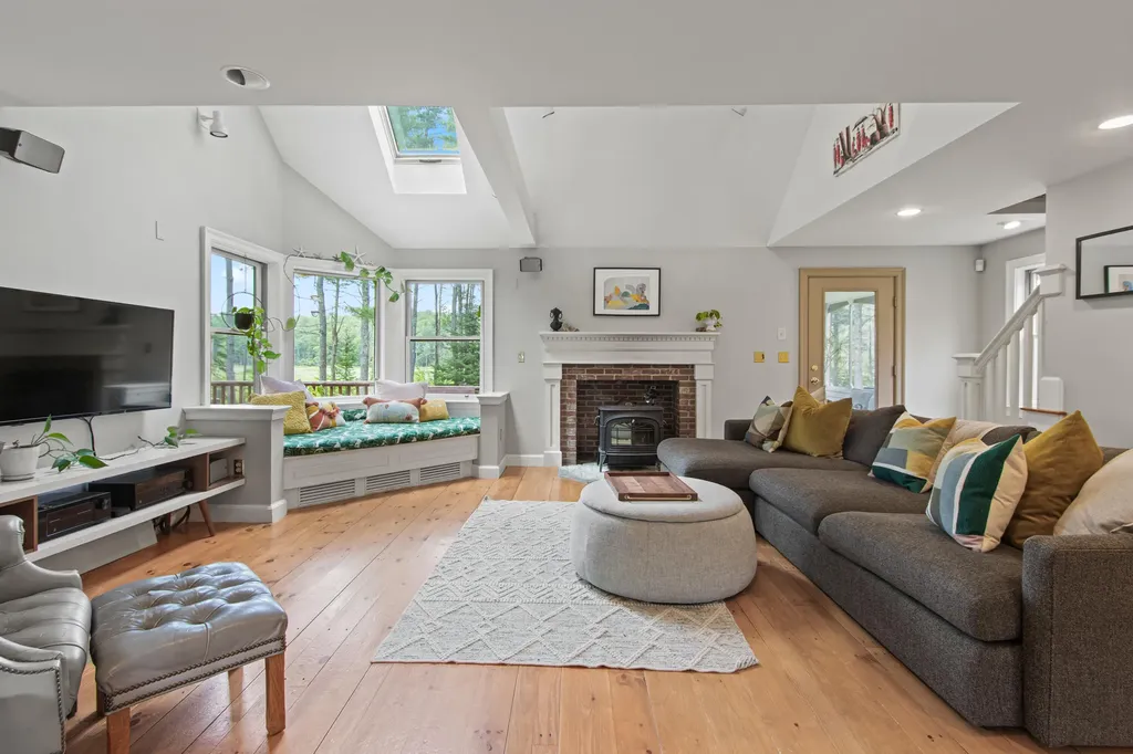 18 Kimberley Circle Brunswick ME 04011