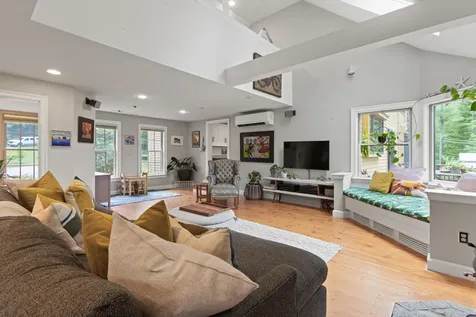 18 Kimberley Circle Brunswick ME 04011