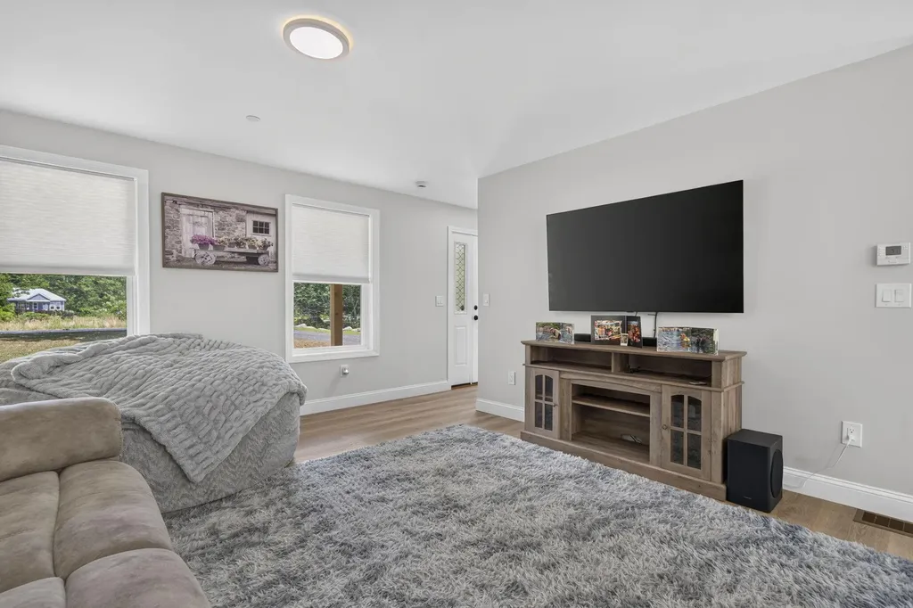 44 Redwood Lane Sanford ME 04073