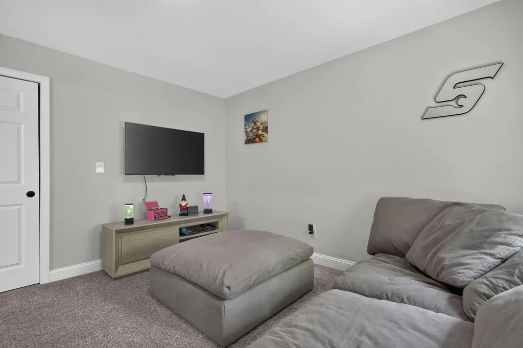 44 Redwood Lane Sanford ME 04073