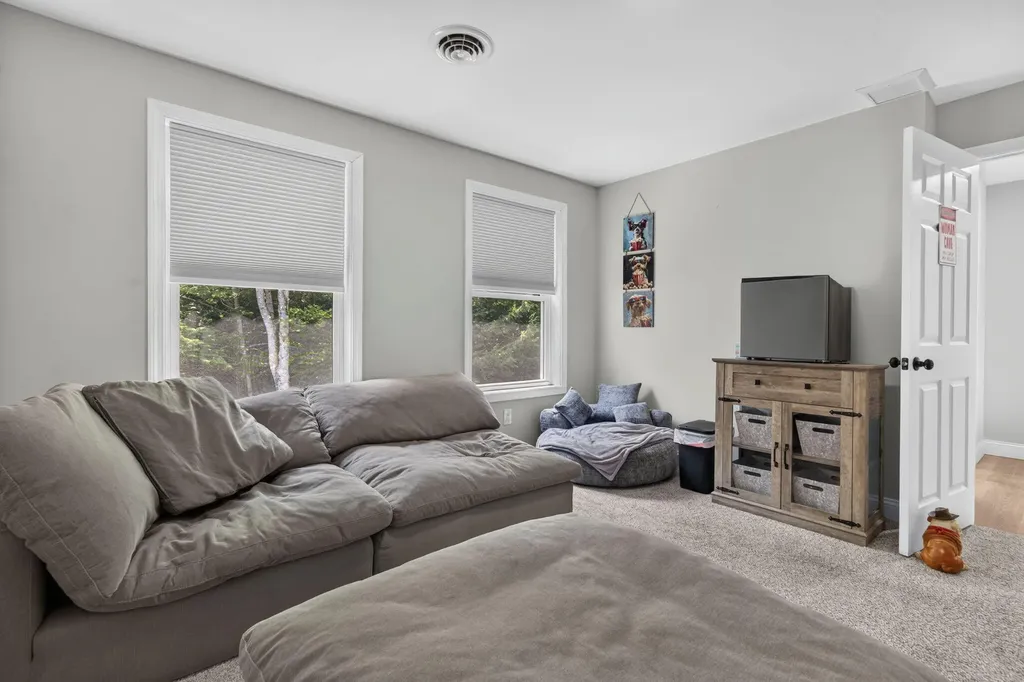 44 Redwood Lane Sanford ME 04073