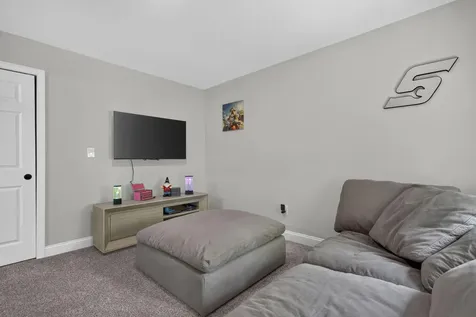 44 Redwood Lane Sanford ME 04073