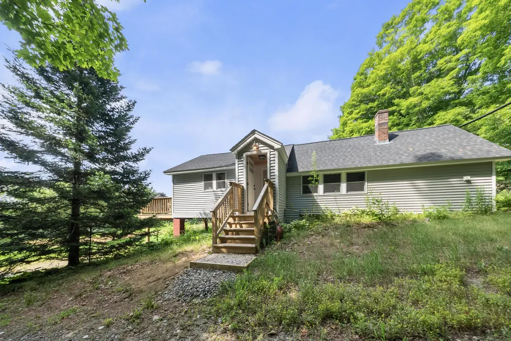 46 Giles Road Readfield ME 04355