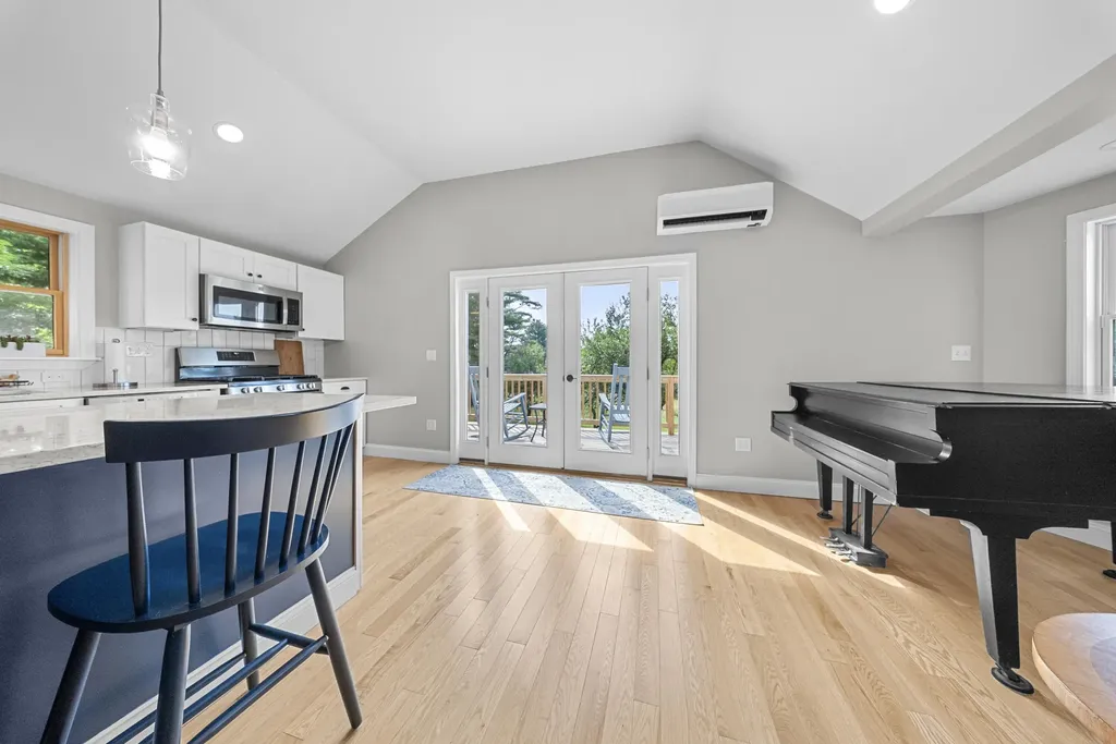 46 Giles Road Readfield ME 04355