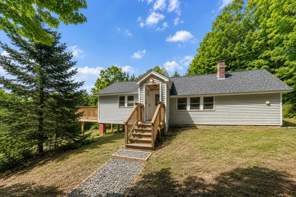 46 Giles Road Readfield ME 04355