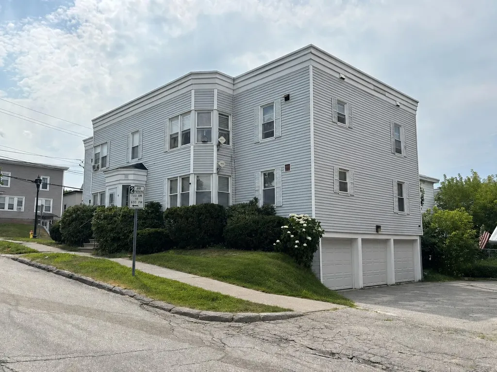 19 Cook Street Auburn ME 04210