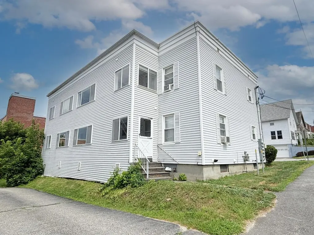 19 Cook Street Auburn ME 04210