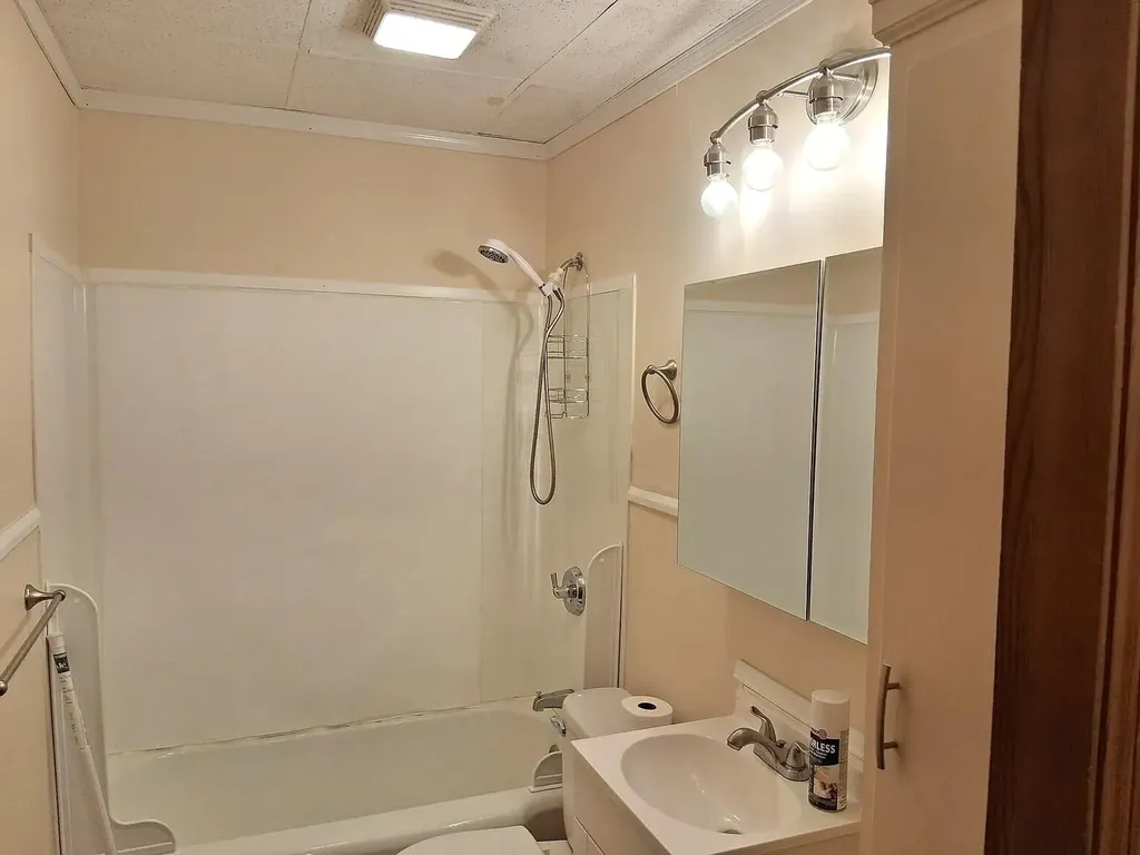 19 Cook Street Auburn ME 04210