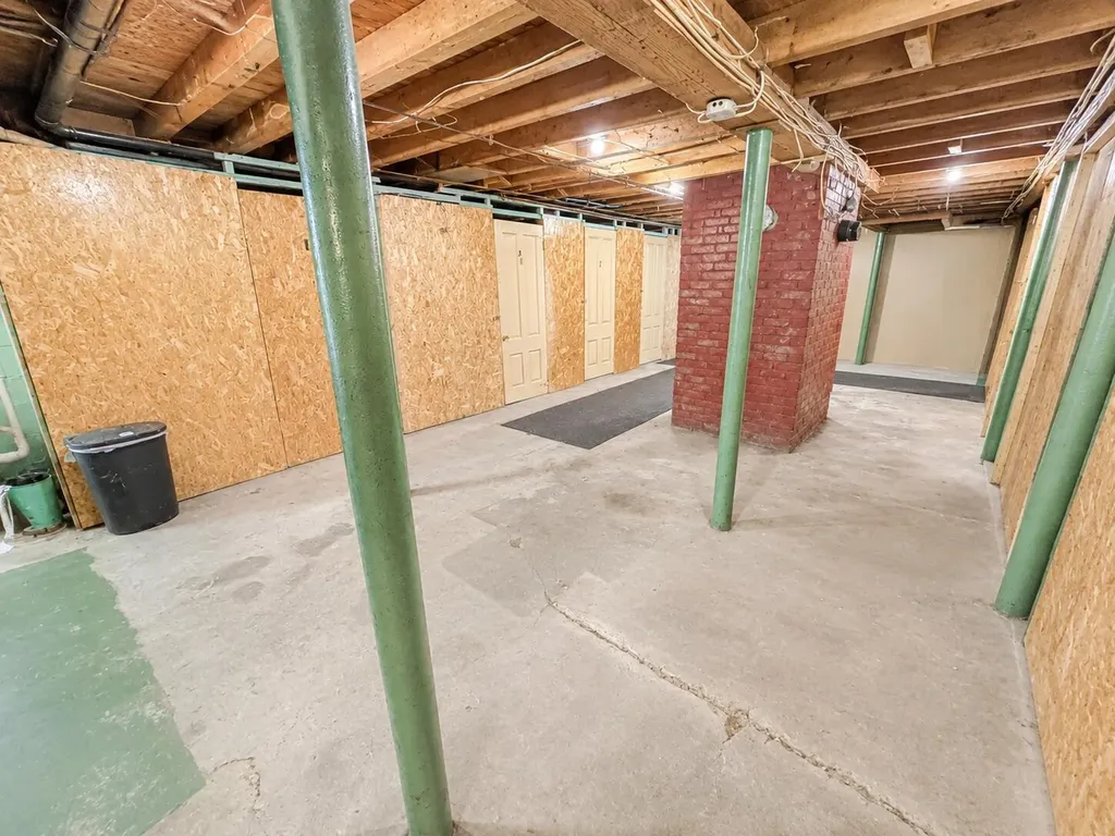 19 Cook Street Auburn ME 04210
