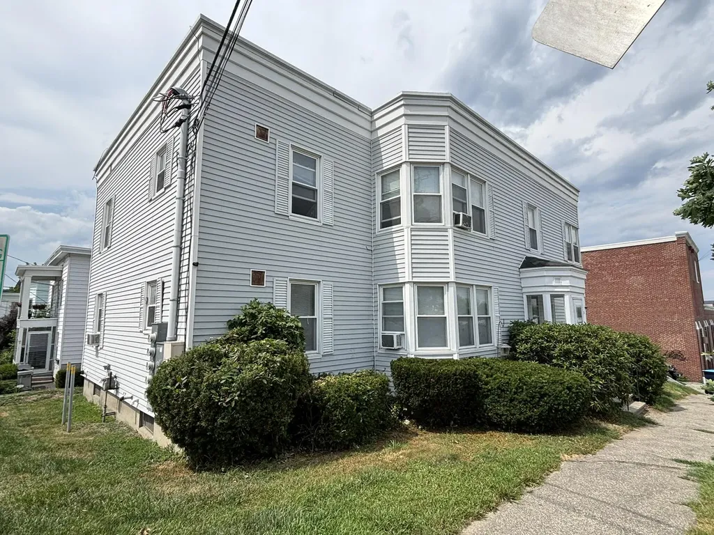19 Cook Street Auburn ME 04210
