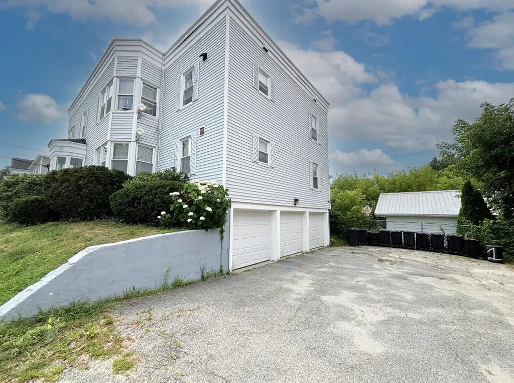 19 Cook Street Auburn ME 04210