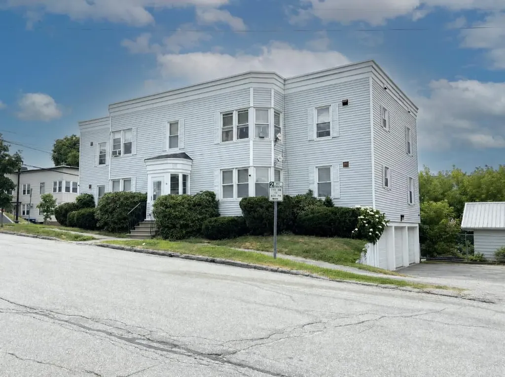 19 Cook Street Auburn ME 04210