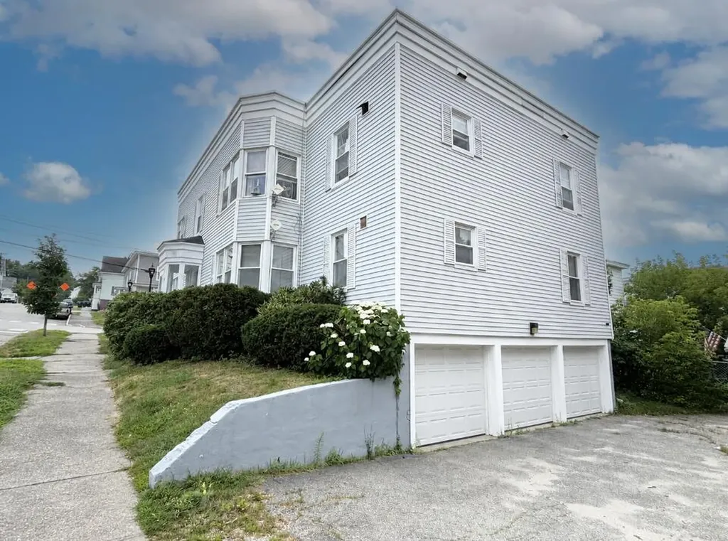 19 Cook Street Auburn ME 04210