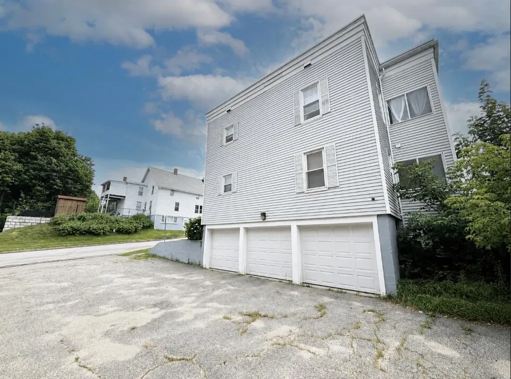 19 Cook Street Auburn ME 04210