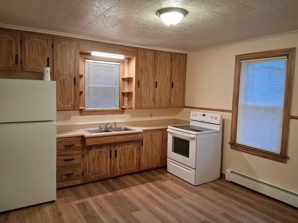 19 Cook Street Auburn ME 04210