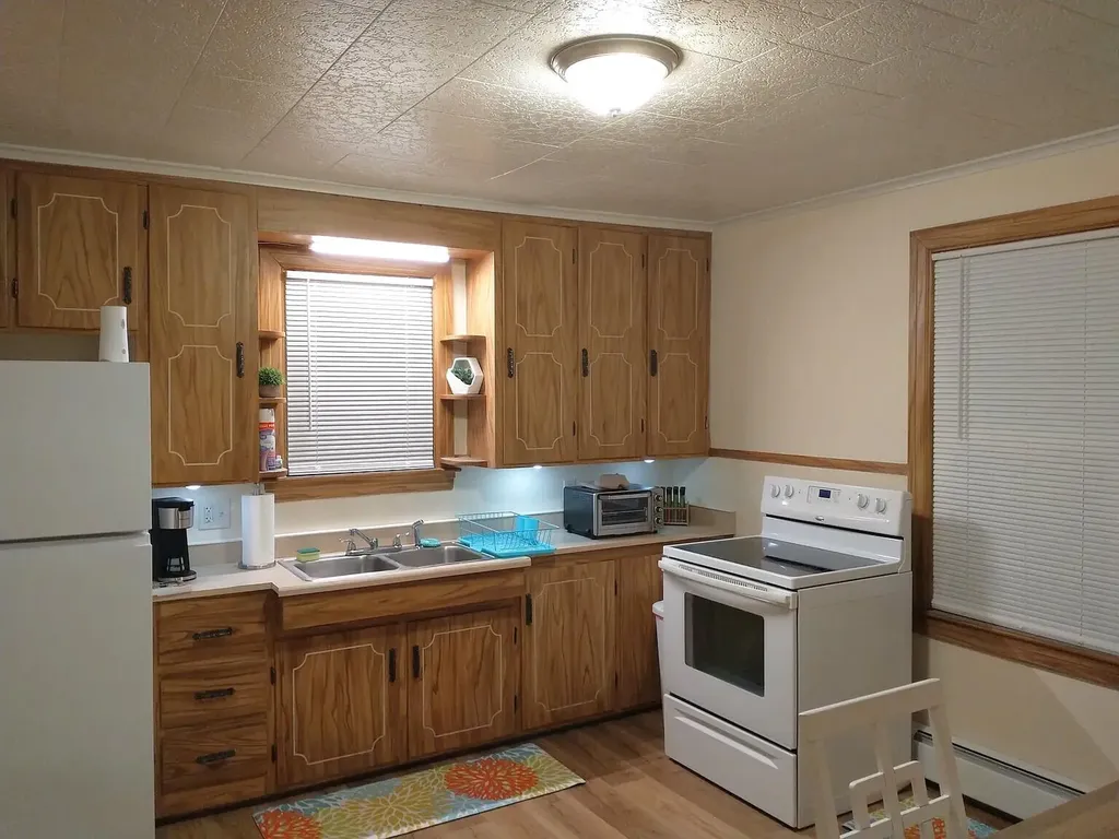 19 Cook Street Auburn ME 04210