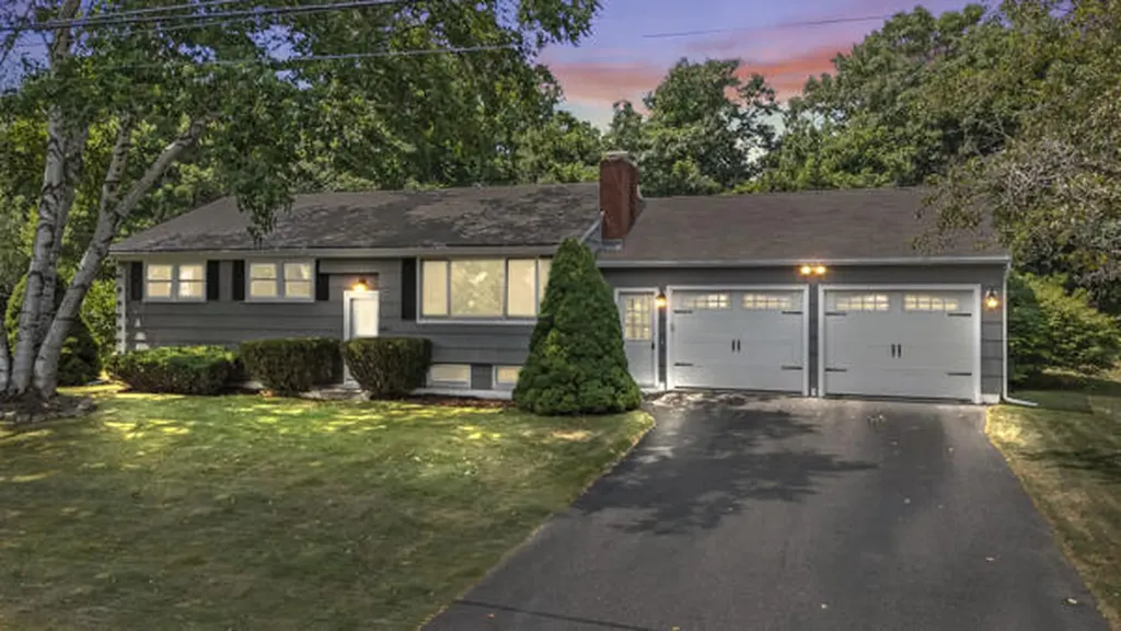 15 Vernon Road Cape Elizabeth ME 04107