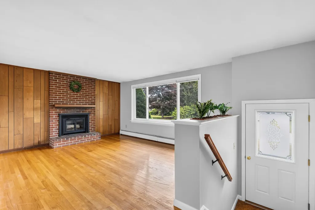 15 Vernon Road Cape Elizabeth ME 04107