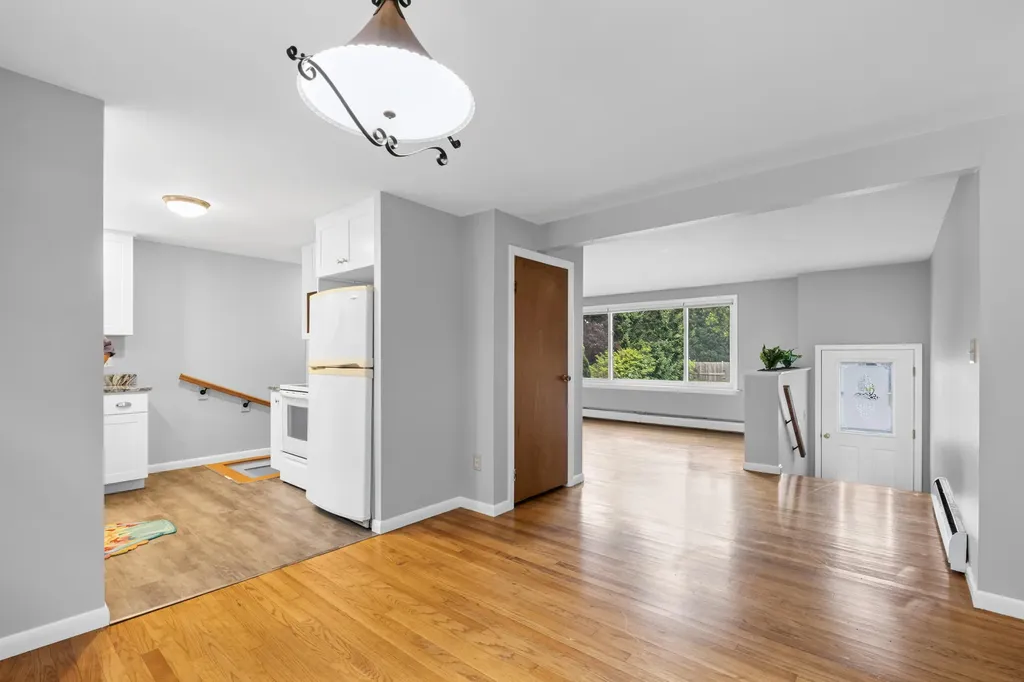 15 Vernon Road Cape Elizabeth ME 04107