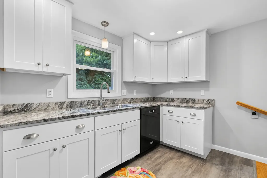 15 Vernon Road Cape Elizabeth ME 04107
