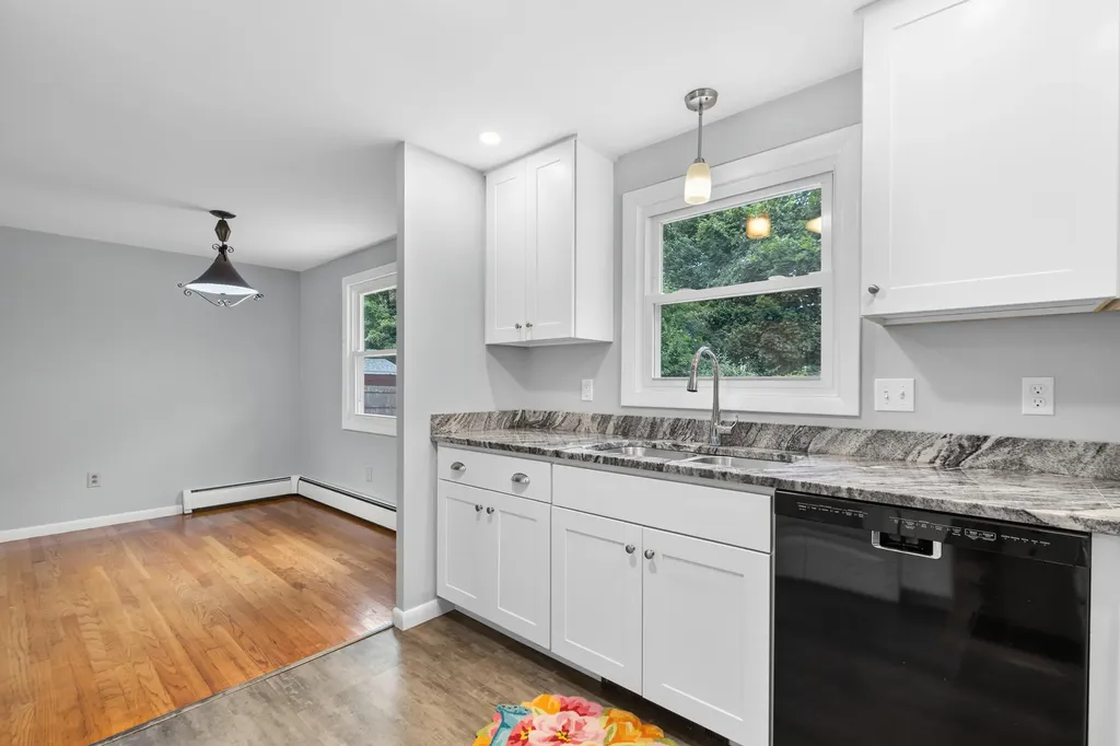 15 Vernon Road Cape Elizabeth ME 04107