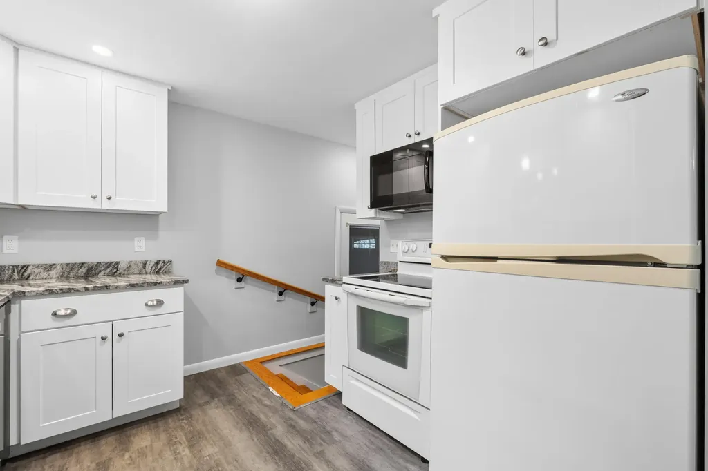 15 Vernon Road Cape Elizabeth ME 04107