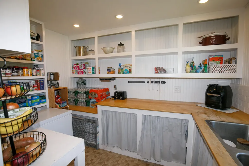 33 Manning Drive West Gardiner ME 04345