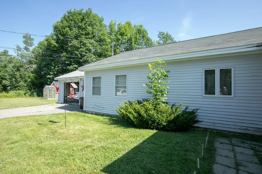 33 Manning Drive West Gardiner ME 04345