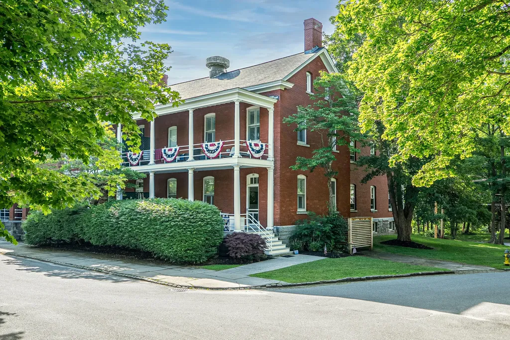 106 Mckinley Court Portland ME 04109