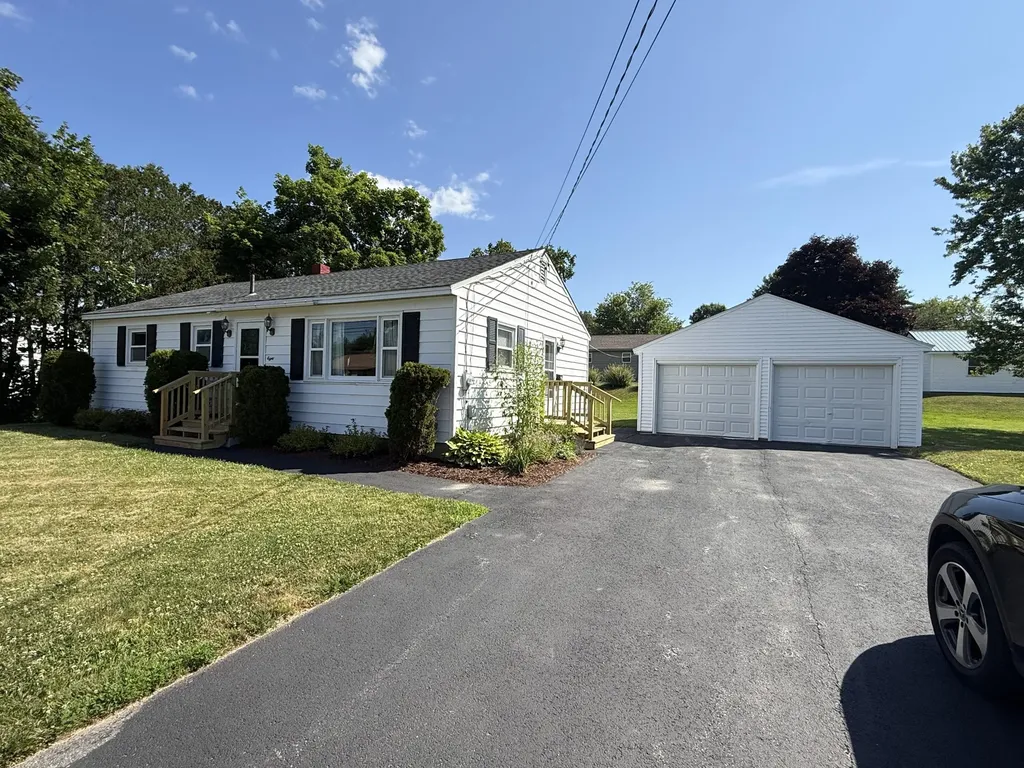 8 Broadlawn Drive Brewer ME 04412