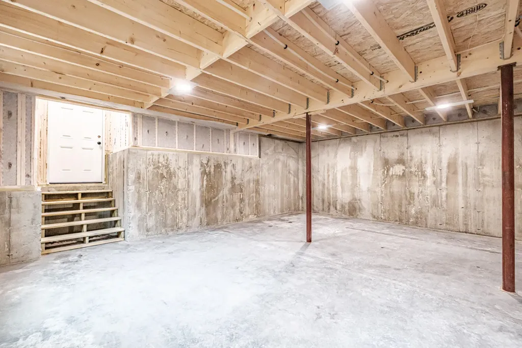 27 Powhatan Road Otisfield ME 04270
