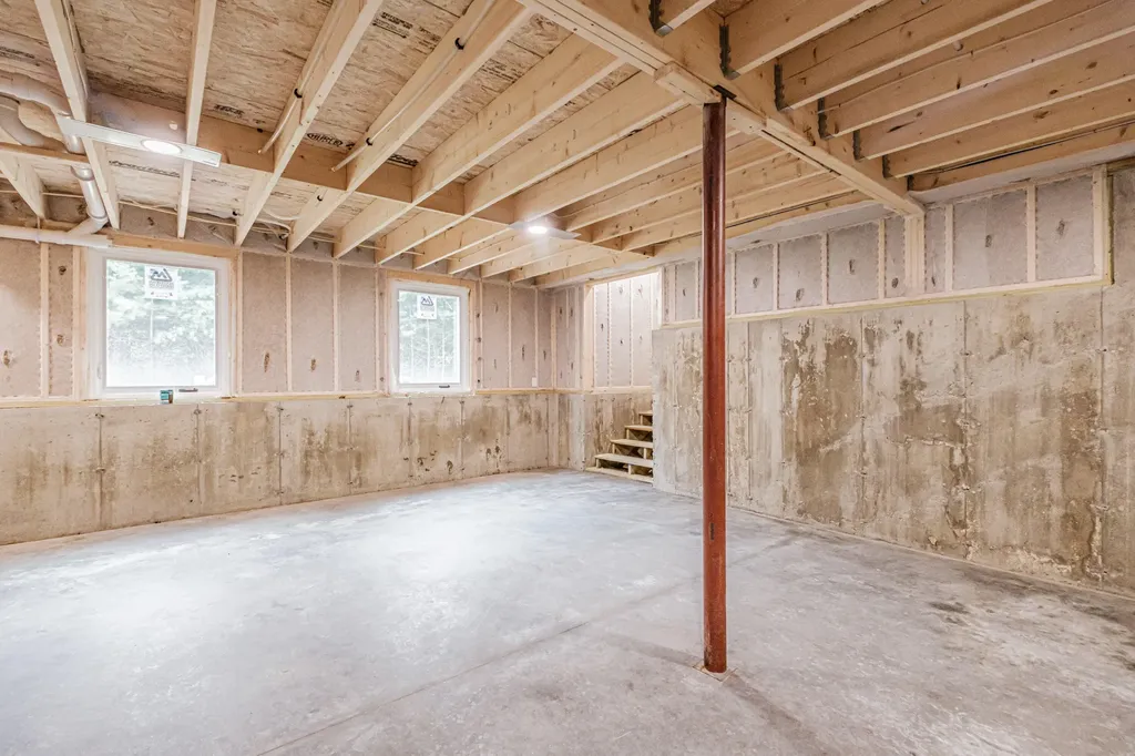 27 Powhatan Road Otisfield ME 04270