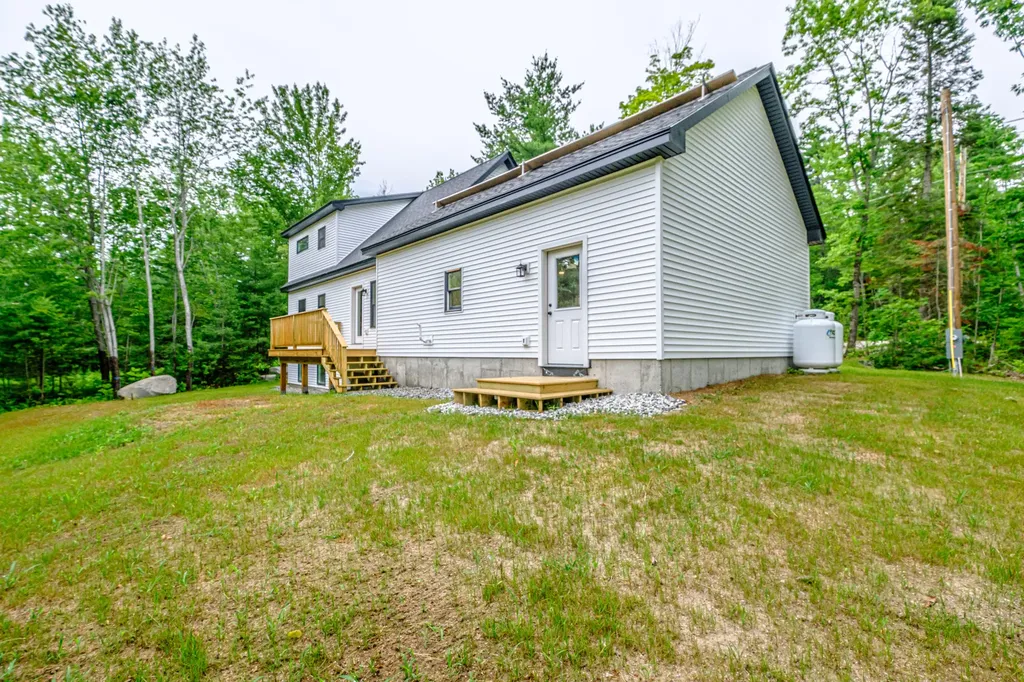 27 Powhatan Road Otisfield ME 04270