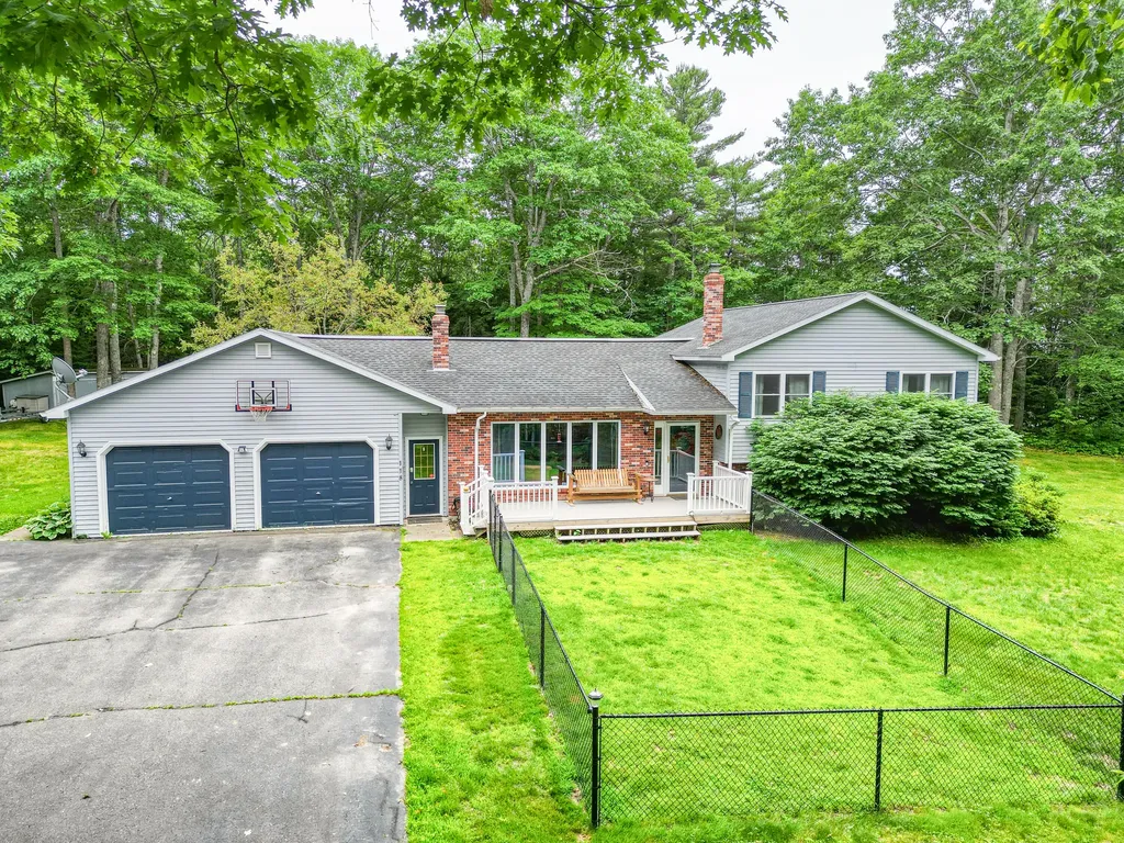 118 Bradford Lane China ME 04358