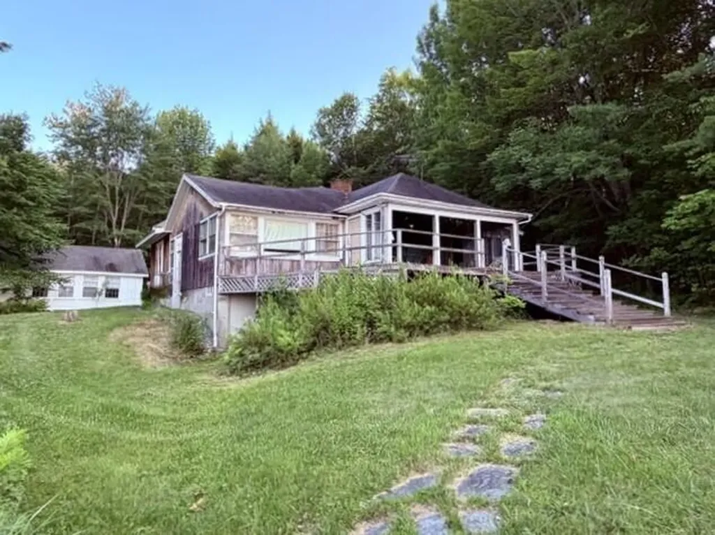 84 Heron Cove Oakland ME 04963