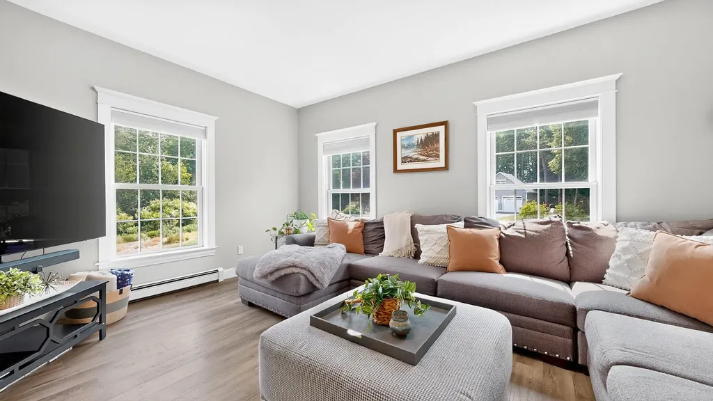 16 Apple Lane Gorham ME 04038