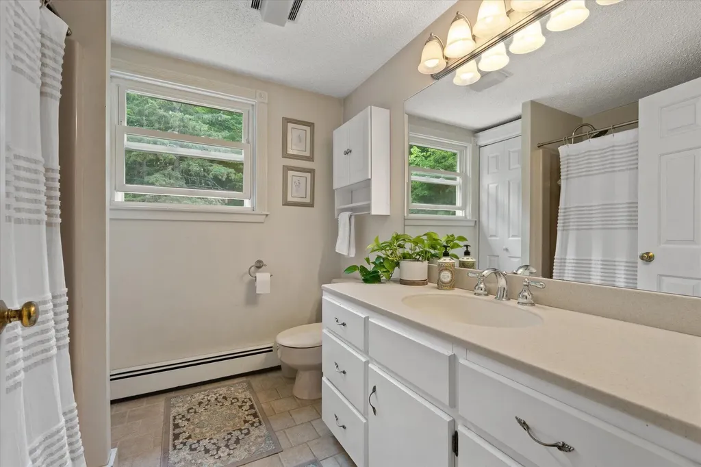 509 Wiswell Road Holden ME 04429