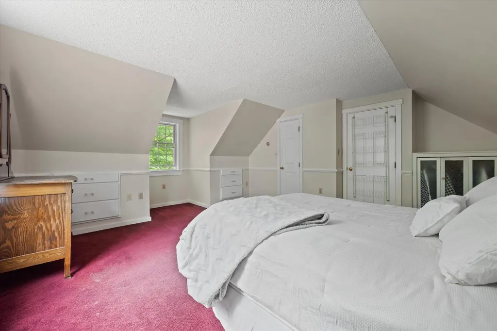 509 Wiswell Road Holden ME 04429