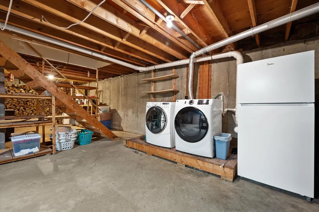 509 Wiswell Road Holden ME 04429