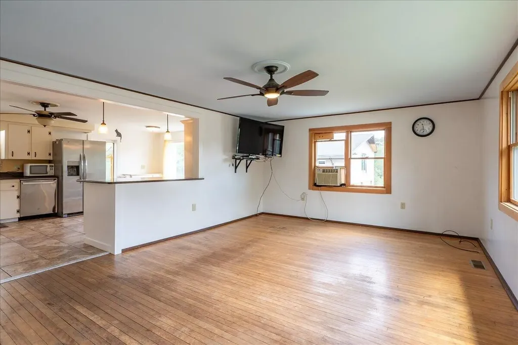 689 West Street Rockport ME 04856