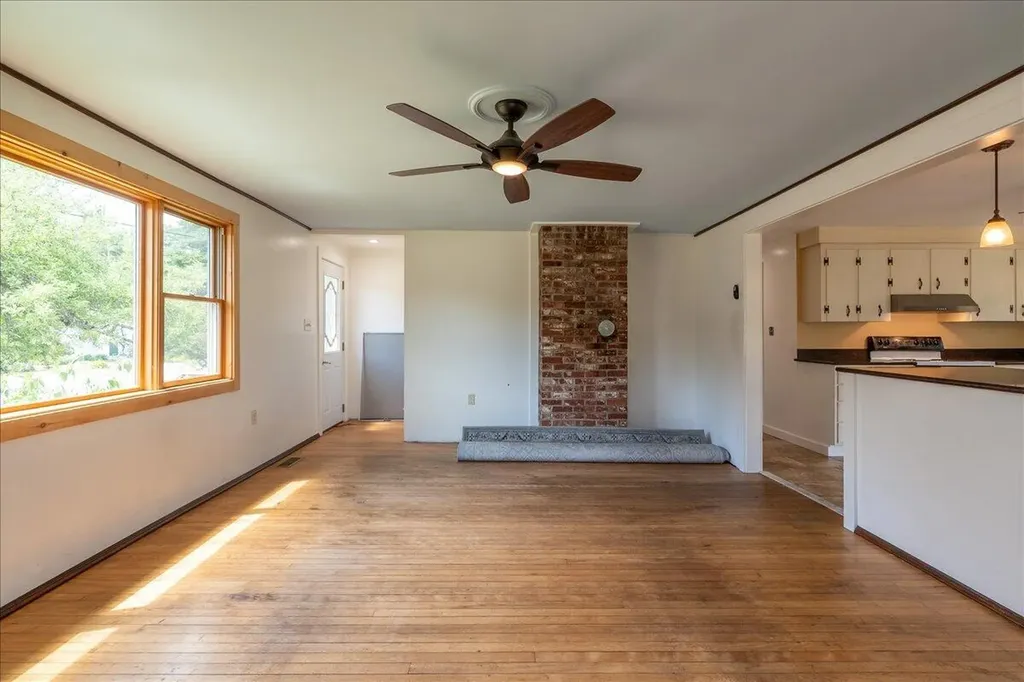 689 West Street Rockport ME 04856