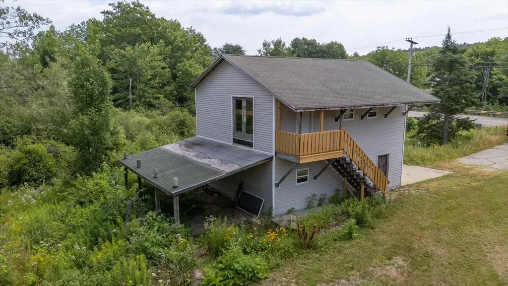 689 West Street Rockport ME 04856