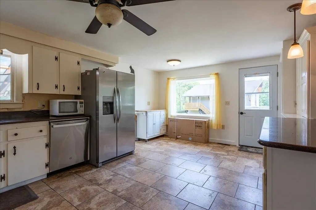 689 West Street Rockport ME 04856