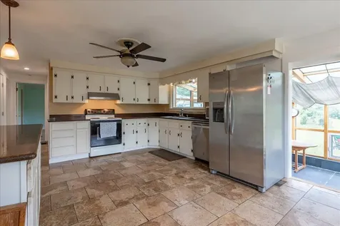 689 West Street Rockport ME 04856