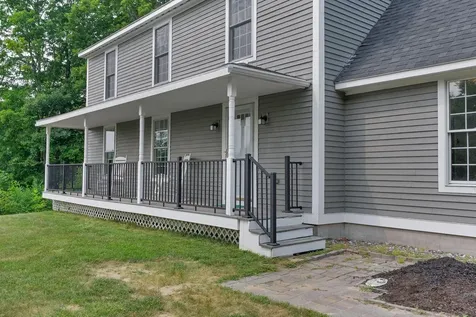 10 Vivs Way Raymond ME 04071