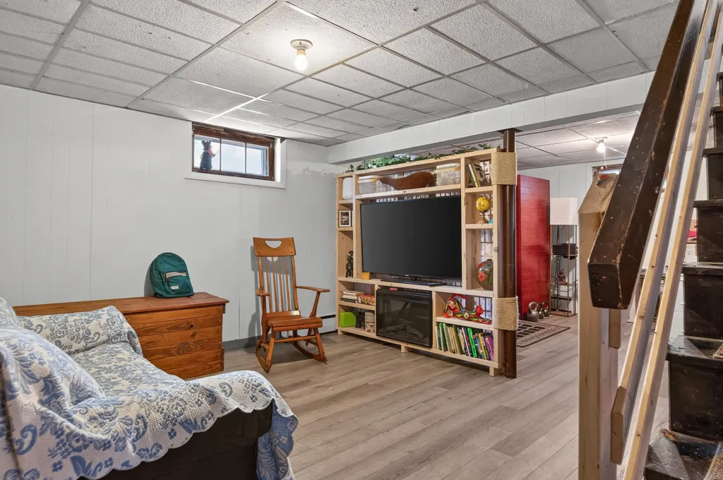 147 Rowe Avenue Portland ME 04102