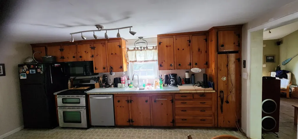 2 Pilgrim Road Westbrook ME 04092