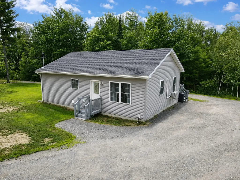 4360 Bennoch Road Alton ME 04468